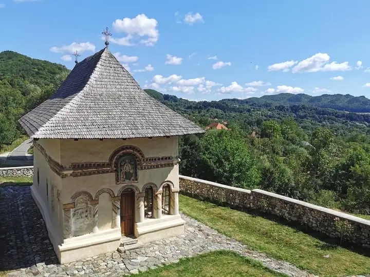 Biserica 44 de Izvoare
