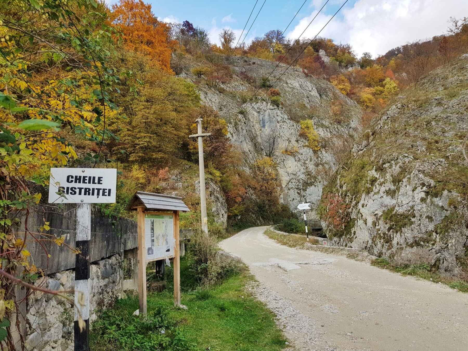 Cheile Bistriței, Podul Reginei Maria, Crucile din Piatră și Peștera Urșilor